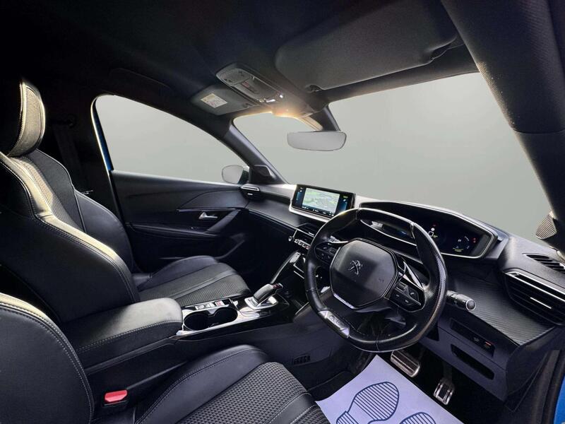 Peugeot E-208 view 2