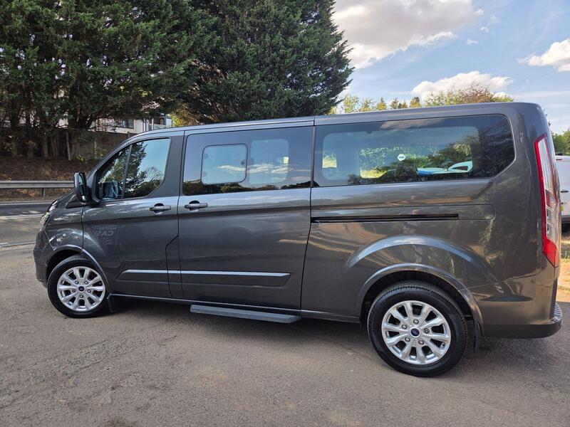 Ford Tourneo Custom view 2