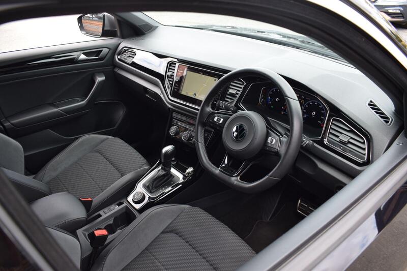 Volkswagen T-Roc view 3