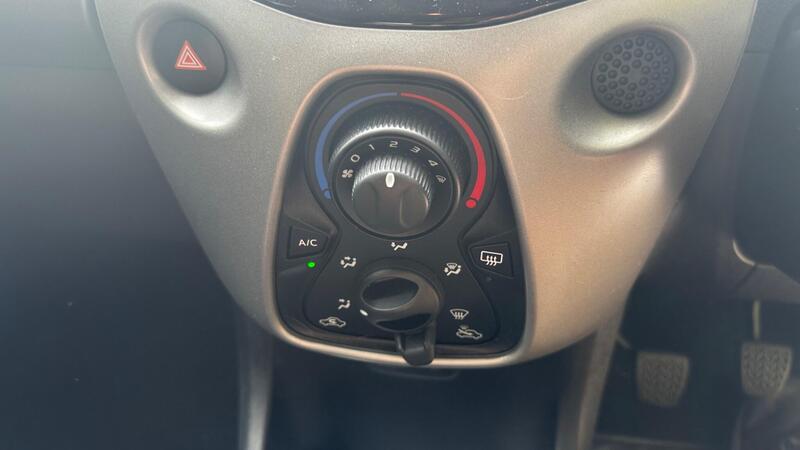 2015 Peugeot 108 — photo 25