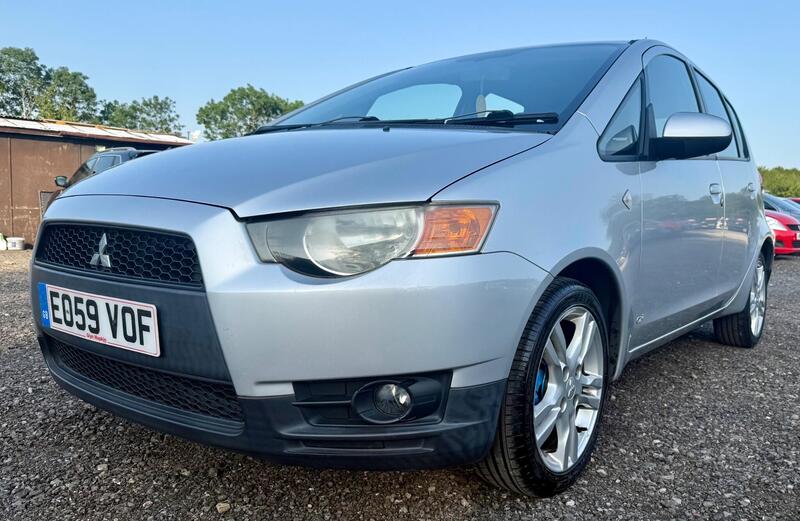 Mitsubishi Colt view 3