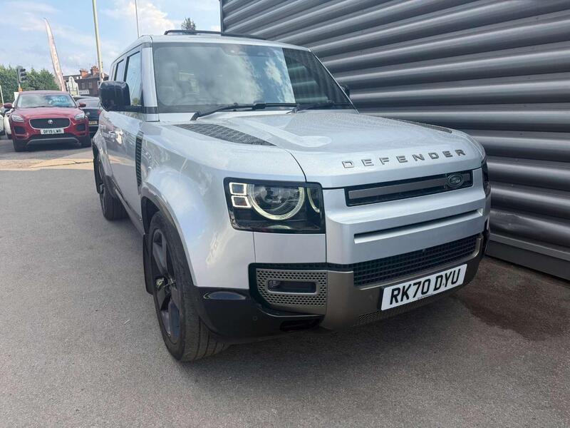 Land Rover Defender 110 view 4