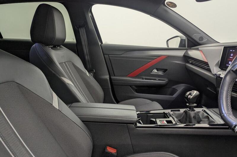 Vauxhall Astra view 3