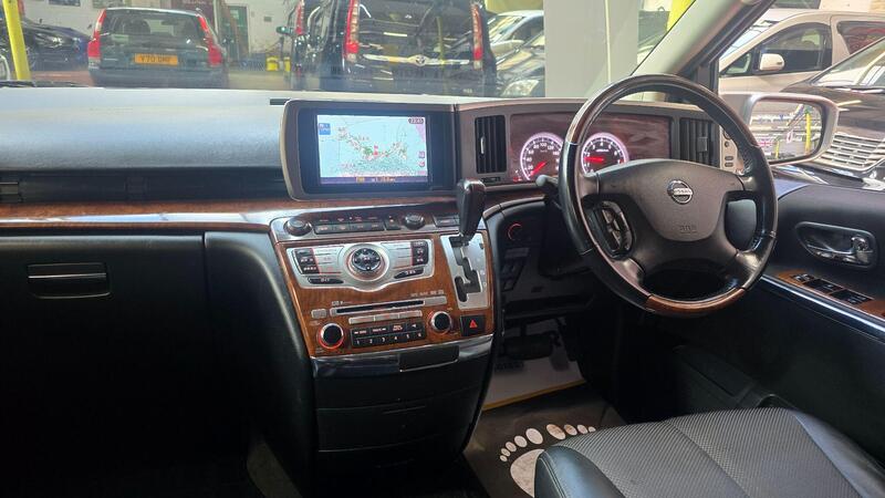 Nissan Elgrand view 3
