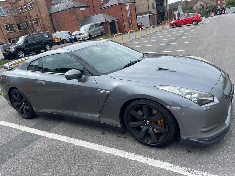 Nissan GT-R