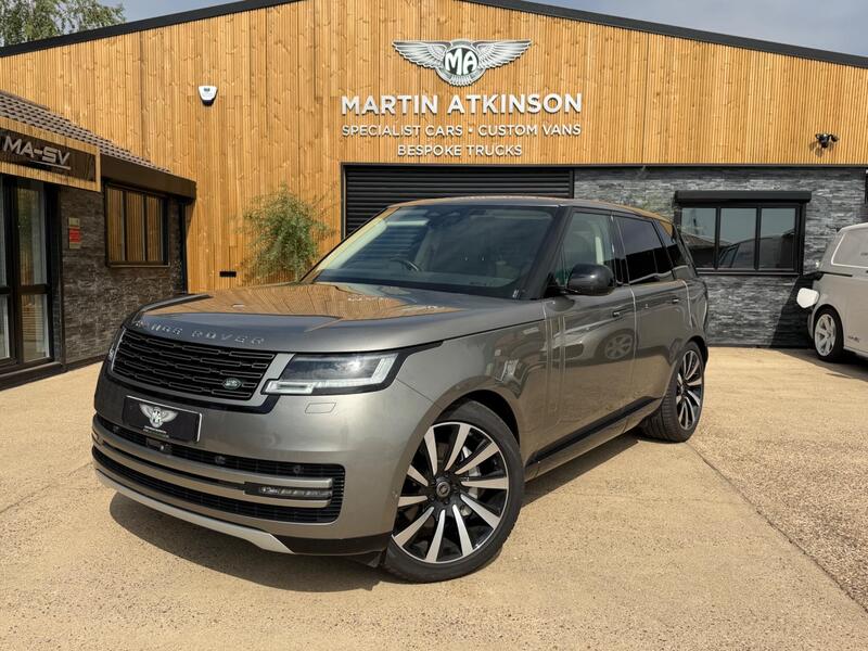 Land Rover Range Rover view 2