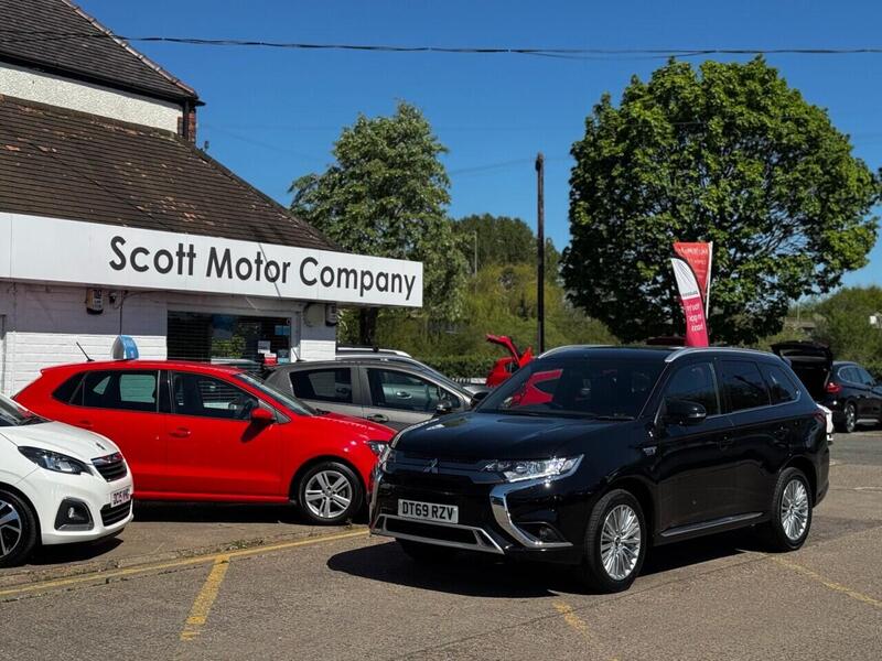 Mitsubishi Outlander view 4