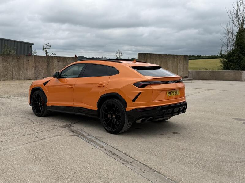 Lamborghini Urus view 4