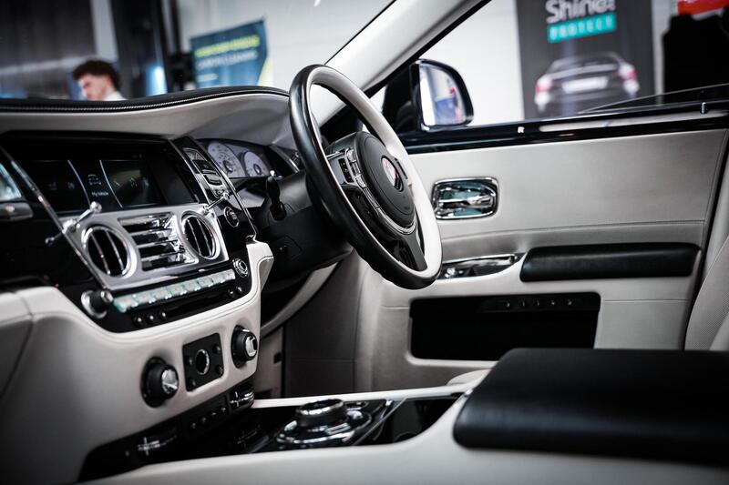 Rolls-Royce Ghost view 5