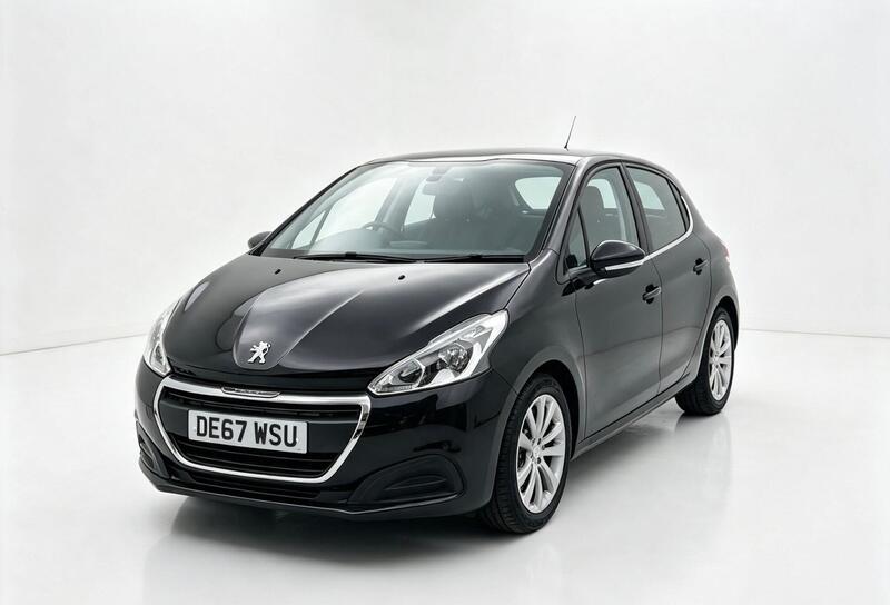 Peugeot 208 — photo 1