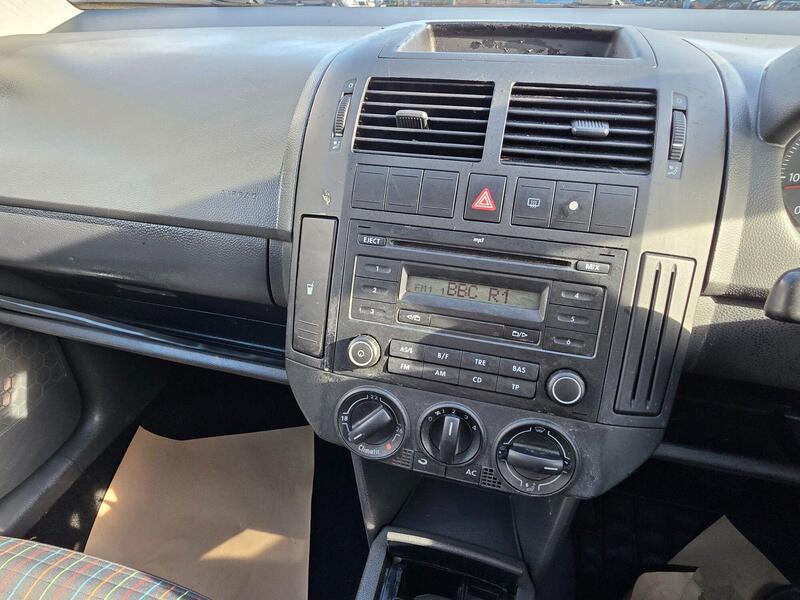 Volkswagen Polo view 3