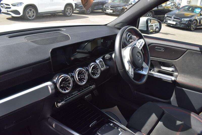 Mercedes-Benz GLB view 3