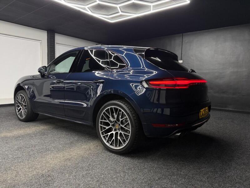 Porsche Macan view 5