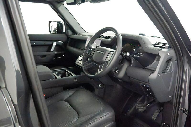 Land Rover Defender 110 view 5