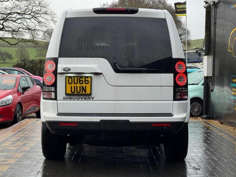Land Rover Discovery view 4