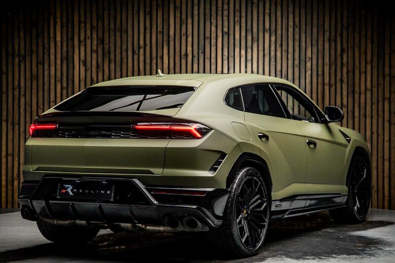 Lamborghini Urus view 4