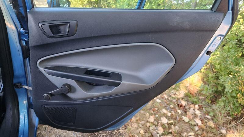 2009 Ford Fiesta — photo 41