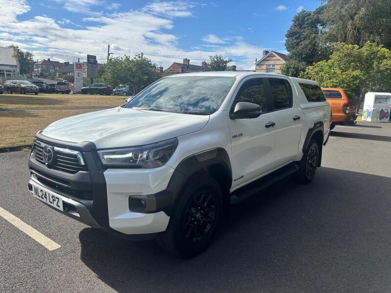 Toyota Hilux view 3