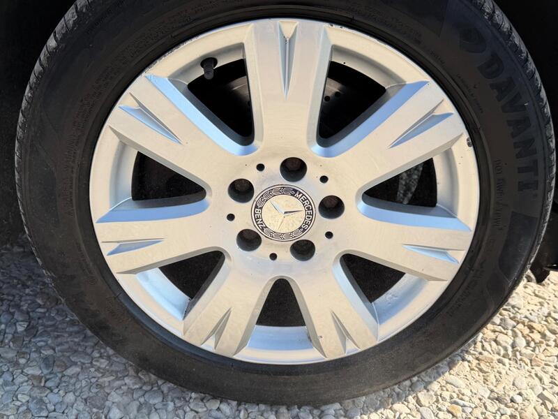 Mercedes-Benz C-Class view 3