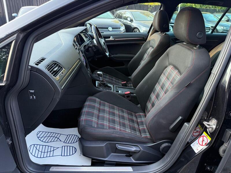 Volkswagen Golf view 4