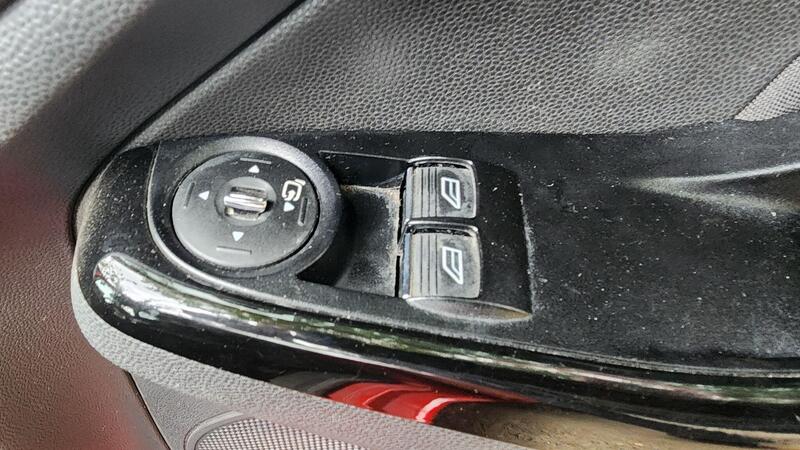 2012 Ford Fiesta — photo 42
