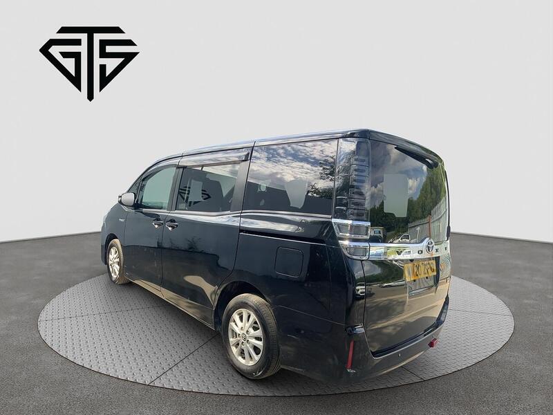 Toyota Voxy view 5