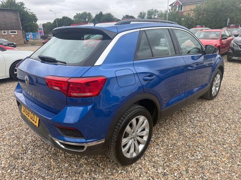 Volkswagen T-Roc view 6