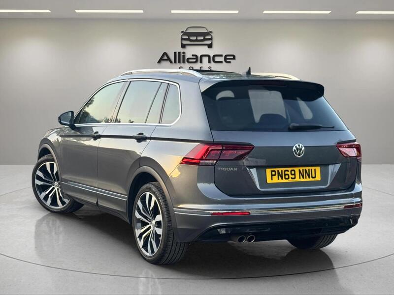 Volkswagen Tiguan view 3