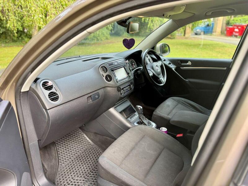 Volkswagen Tiguan view 5