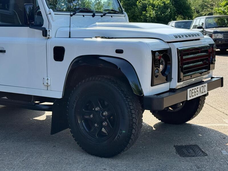 Land Rover Defender view 3