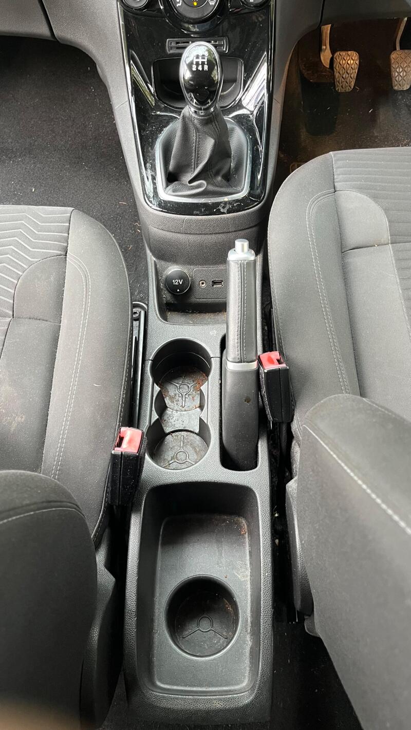 2015 Ford Fiesta — photo 27