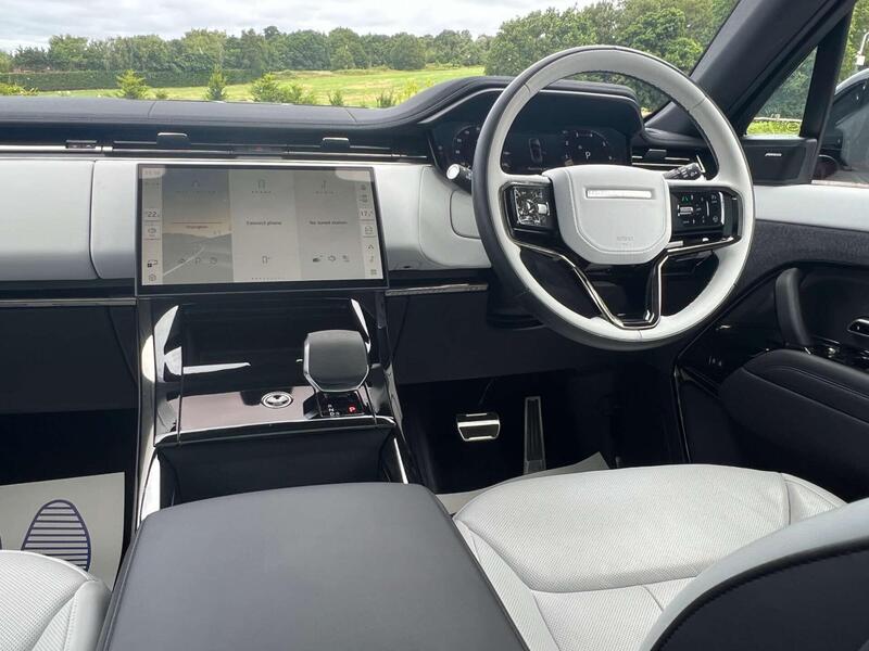 Land Rover Range Rover Sport view 3