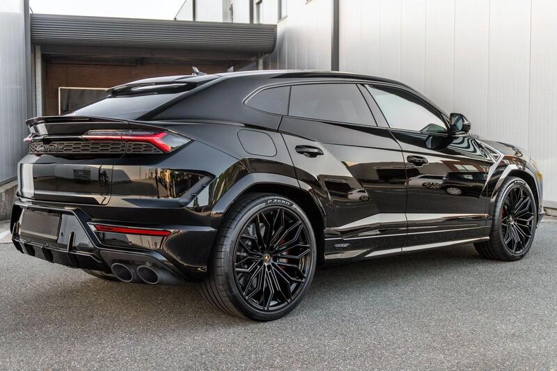Lamborghini Urus view 6