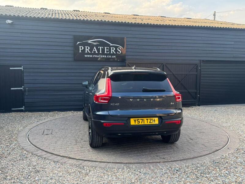 Volvo XC40 view 3