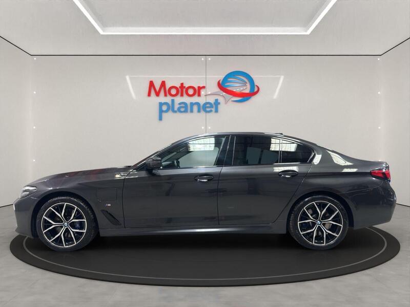 BMW 5 Series view 4