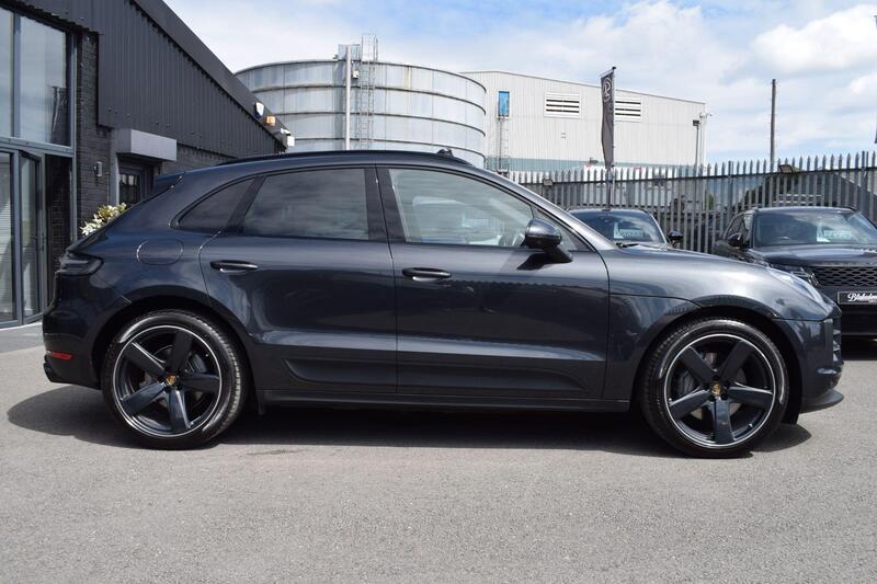 Porsche Macan view 4