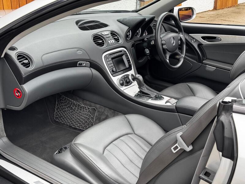 Mercedes-Benz Mercedes-Benz SL view 3