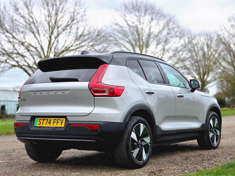 Volvo Ex40 view 6