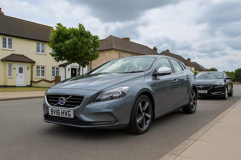 Volvo V40 — photo 1