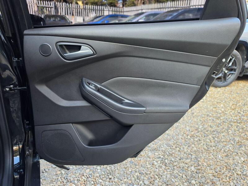 Ford Focus 1.6 Titanium Navigator Powershift Euro 5 5dr thumbnail 22