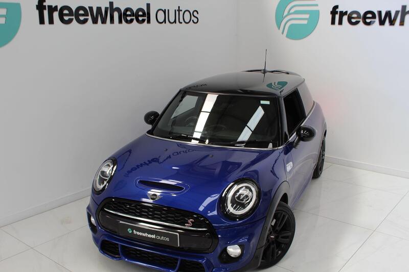 2019 MINI Hatch in Blue — image 5 of 5