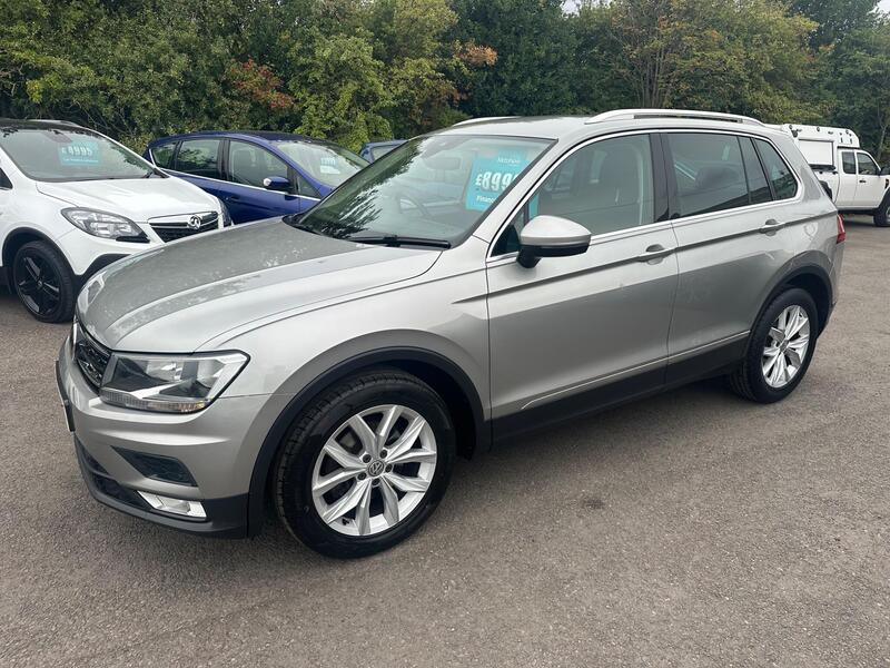 Volkswagen Tiguan view 3