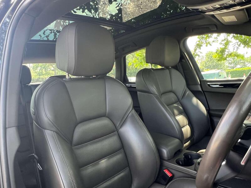 Porsche Macan view 5