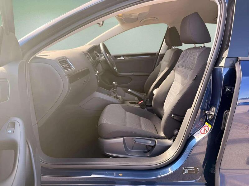 Volkswagen Jetta view 5