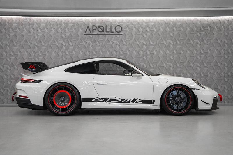 Porsche 911 view 5