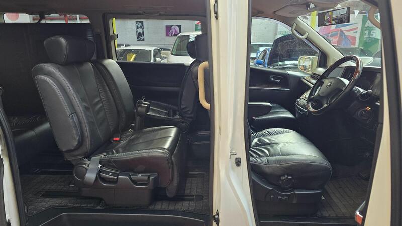 Nissan Elgrand view 5