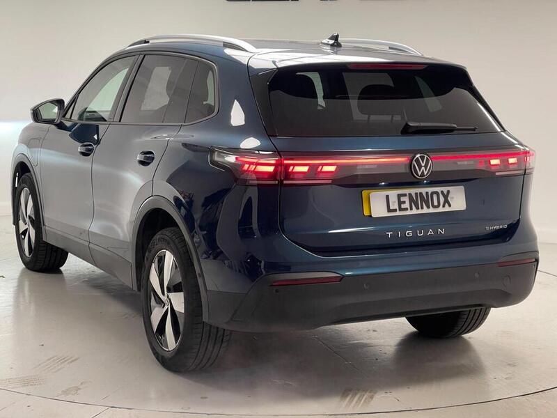 Volkswagen Tiguan view 4
