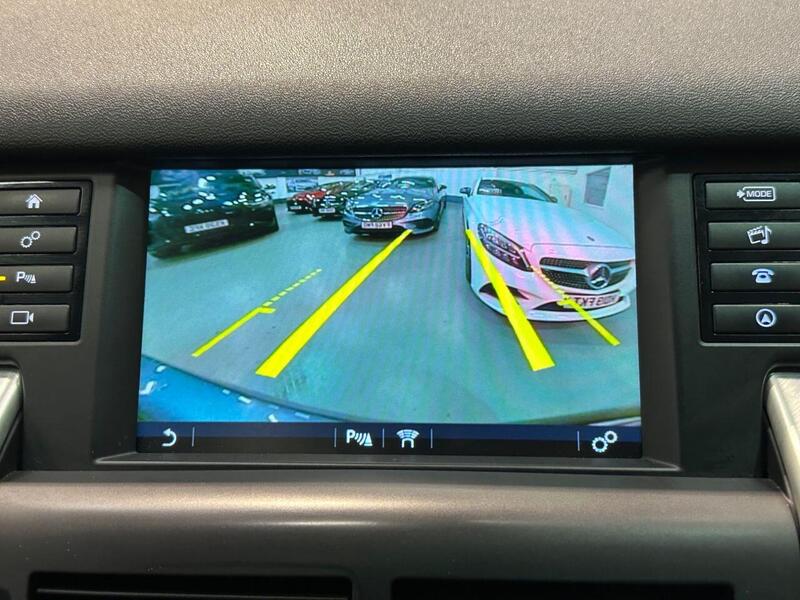 Land Rover Discovery Sport view 7