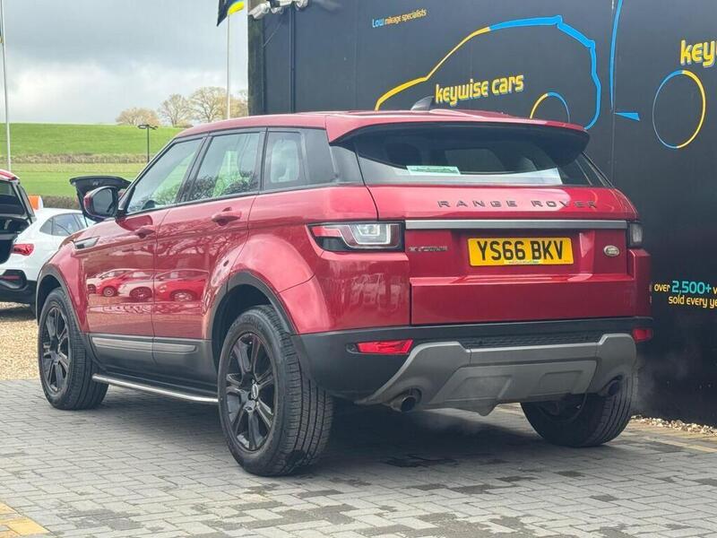 Land Rover Range Rover Evoque view 3