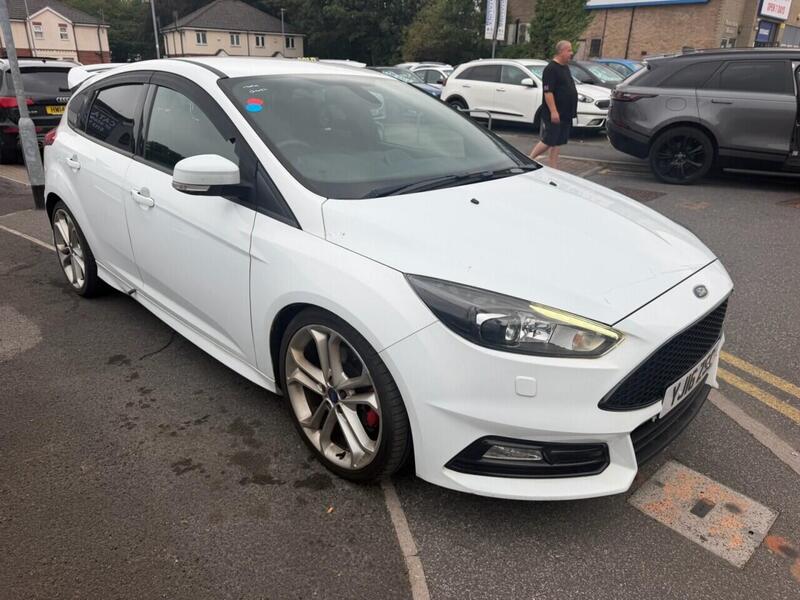 Ford Focus view 3